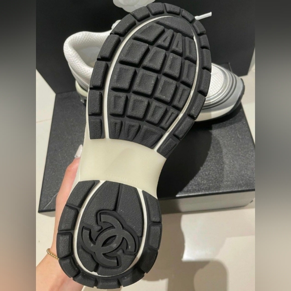 Chanel CC Logo Sneakers - Picture 9 of 9